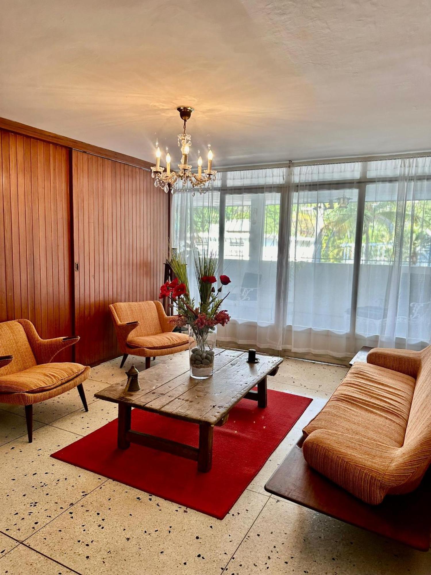 Apartamento Unico En 3 Habitaciones, 3 Banos, Terrazas, Hamaca, Estacionamiento, Smartv, Wifi Y Decoracion Brutal Estilo Art Deco - Moderno Caracas